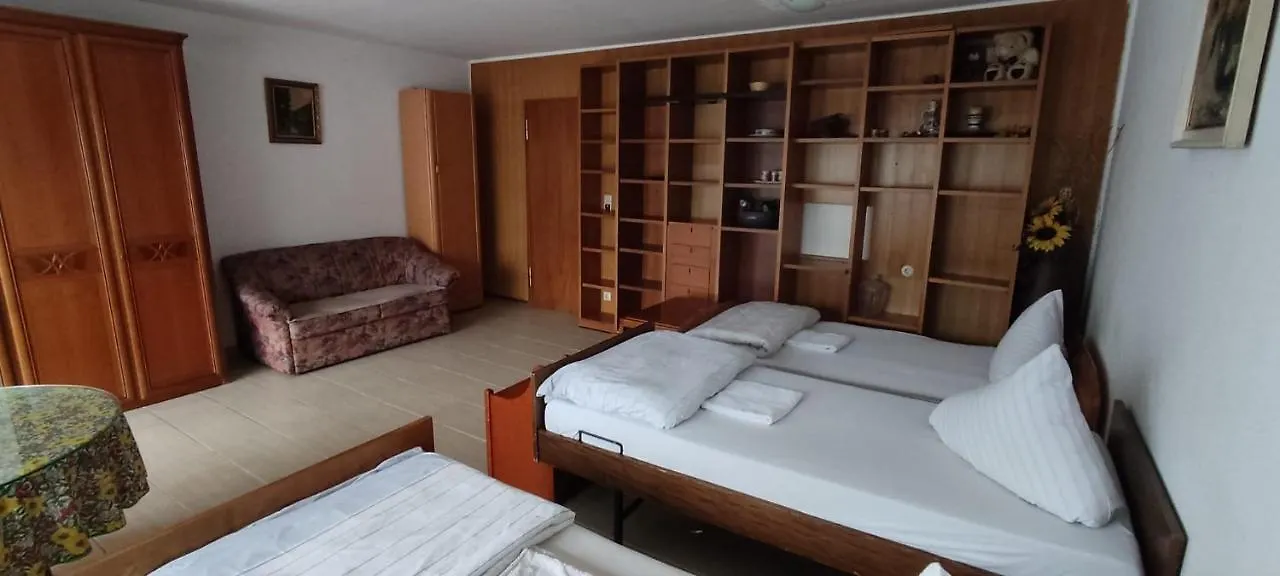 Wohnung Fuer Grosse Gruppe Bis 10 Person Stuttgart Apartment